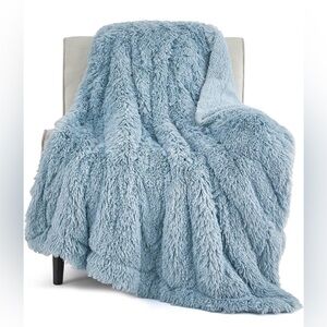 Luxurious Blue Faux Fur Throw Blanket 50x60